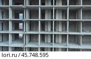 Concrete building under construction. Стоковое видео, видеограф Михаил Коханчиков / Фотобанк Лори
