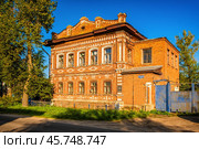 Старый, кирпичный, двухэтажный дом (Дом И.Л. Семина в Богородске) (2024 год). Редакционное фото, фотограф Илья Старков / Фотобанк Лори