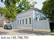 Хлебный переулок, дом 6а. Летнее утро. Москва. Россия (2024 год). Редакционное фото, фотограф E. O. / Фотобанк Лори
