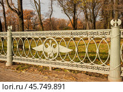 Фрагмент ограды Троицкой площади в Санкт-Петербурге (2009 год). Стоковое фото, фотограф Александр Алексеев / Фотобанк Лори