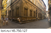 Тоскана, Лукка, типичное оформление первого этажа (2018 год). Редакционное фото, фотограф Николай Алмаев / Фотобанк Лори