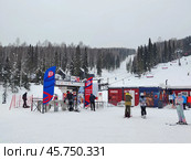 Кемеровская область, горнолыжный курорт Шерегеш, сектор Е, трасса "Асыр". Нижняя станция кресельного подъемника. Редакционное фото, фотограф Цибаев Алексей / Фотобанк Лори