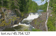 Kivach waterfall in Karelia, Russia. Стоковое видео, видеограф Михаил Коханчиков / Фотобанк Лори