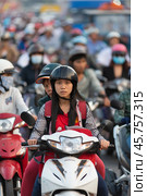 Traffic jam in Ho Chi Minh City (Saigon), Vietnam (2015 год). Редакционное фото, фотограф Александр Подшивалов / Фотобанк Лори