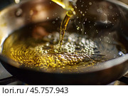 Pouring cooking oil into hot pan on stove, creating bubbles and ripples. Стоковое AI-изображение, AI-художник Иван Рябоконь / Фотобанк Лори