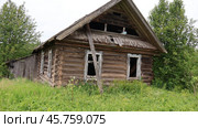 Брошенный дом. Стоковое фото, фотограф Юлия Буянова / Фотобанк Лори
