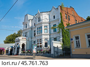Особняк Святополк-Четвертинского. Центральный дом литераторов (ЦДЛ). Поварская улица, дом 50/53. Лето. Москва. Россия (2024 год). Редакционное фото, фотограф E. O. / Фотобанк Лори