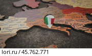 Italy - Travel concept pushpin on the world map. The location point on the map points to Rome the capital of the Italy. (2022 год). Стоковое видео, видеограф Андрей Армягов / Фотобанк Лори