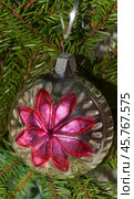 Старинная елочная игрушка шар Звезда. Vintage glass USSR Christmas ornament. Редакционное фото, фотограф Photolart / Фотобанк Лори