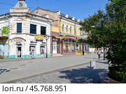 Пешеходная улица Урицкого. Город  Иркутск (2024 год). Редакционное фото, фотограф Александр Тараканов / Фотобанк Лори