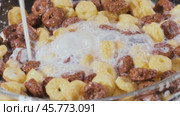 Breakfast Chocolate corn cereal in a bowl with milk. Стоковое видео, видеограф Андрей Армягов / Фотобанк Лори