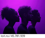 A photograph with silhouettes of people in profile against a purple background illustrates the concept of a professional network and collaborative work. Стоковое AI-изображение, AI-художник Ярославский Максим / Фотобанк Лори