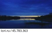 Morning river landscape at dawn, timelapse. Стоковое видео, видеограф Михаил Коханчиков / Фотобанк Лори