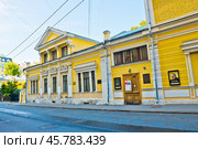Дом И. С. Остроухова в Трубниках. Трубниковский переулок, дом 17. Москва. Россия (2024 год). Редакционное фото, фотограф E. O. / Фотобанк Лори