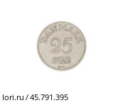 Старинная монета 25 эре 1956 года, реверс на белом фоне крупным планом. Стоковое фото, фотограф Александр Кузнецов / Фотобанк Лори