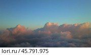 A Serene Sky Adorned with Fluffy Clouds at Dusk, Embracing an Atmosphere of Tranquility. Стоковое видео, видеограф Степанов Григорий / Фотобанк Лори