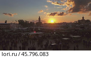 Jemaa el Fna square crowded at sunset, Marrakesh (2018 год). Стоковое видео, видеограф Михаил Коханчиков / Фотобанк Лори