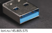 Macro close up of a USB 3.0 flash memory drive. Стоковое видео, видеограф Андрей Армягов / Фотобанк Лори