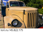Front part of soviet truck UralZIS-355M. It was produced from 1957 to 1965 at the UralZIS plant in Miass (2023 год). Редакционное фото, фотограф Константин Григорьев / Фотобанк Лори