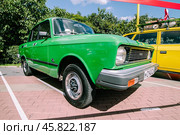 Vintage soviet Moskvitch 2140 SL car at retro show. AZLK M-2140SL auto in green colour (2023 год). Редакционное фото, фотограф Константин Григорьев / Фотобанк Лори