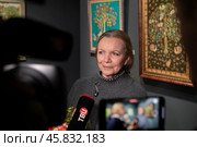 Открытие выставки народной артистки Российской Федерации Валентины Ивановны Теличкиной. Редакционное фото, фотограф Дмитрий Неумоин / Фотобанк Лори
