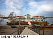 Набережные Челны. Причал (2024 год). Редакционное фото, фотограф Литвяк Игорь / Фотобанк Лори