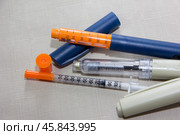 Инсулиновый шприц-ручка для введения лекарственного средства, назначенного эндокринологом. Препарат для инъекций инсулина. (2023 год). Редакционное фото, фотограф Елена Бобкова / Фотобанк Лори