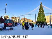 Город Тюмень. Площадь 400-летия Тюмени. Новогодняя ёлка. Редакционное фото, фотограф Александр Тараканов / Фотобанк Лори