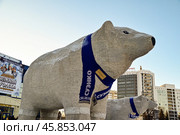 Город Тюмень. Фигура медведицы  Матильды Потаповны возле цирка. Редакционное фото, фотограф Александр Тараканов / Фотобанк Лори