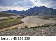 Place of the confluence of the rivers Katun and Chuya in Altai mountains. Altai natural landscape in cloudy spring day. Стоковое фото, фотограф Сергей Пристяжнюк (Serg Zastavkin) / Фотобанк Лори