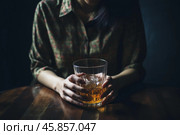 Woman drinking alcohol alone at bar with ice in whiskey glass. Стоковое AI-изображение, AI-художник Иван Рябоконь / Фотобанк Лори