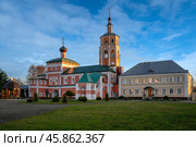 View of the gate Ascension Church of the Vyazma Ioanno-Predtechensky monastery on a sunny morning, Vyazma, Smolensk region, Russia. Стоковое фото, фотограф Ula Ulachka / Фотобанк Лори