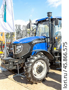 Lovol 904 agricultural wheeled tractor. Lovol is a chinese brand of tractors and farm equipment (2022 год). Редакционное фото, фотограф FotograFF / Фотобанк Лори