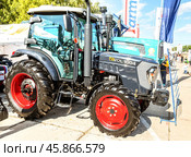 Samara, Russia - September 24, 2022: TAVOL 1004 agricultural wheeled tractor at the annual Volga agro-industrial exhibition. Machinery from the Chinese manufacturer Tavol Group Co., Ltd. Редакционное фото, фотограф FotograFF / Фотобанк Лори