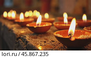 Glowing Diyas and Sacred Ash on a Traditional Altar for Maha Shivaratri Celebrations in an Intimate Setting. Стоковое видео, видеограф Sergey Grishin / Фотобанк Лори