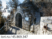 Грот Лермонтова. Пятигорск, Ставропольский край. Редакционное фото, фотограф Сергей Афанасьев / Фотобанк Лори