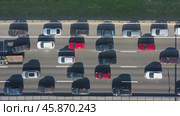 City traffic jam on highway. Стоковое видео, видеограф Михаил Коханчиков / Фотобанк Лори
