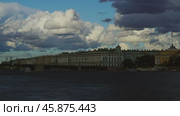 Cloudy sky over Neva river in Saint Petersburg. Стоковое видео, видеограф Михаил Коханчиков / Фотобанк Лори