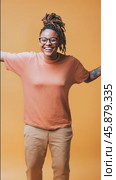 Young woman expressing happiness with open arms on yellow background. Стоковое AI-видео, аниматор Юрий Поздников / Фотобанк Лори