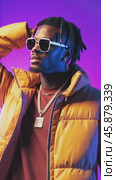 Stylish rapper posing in trendy yellow jacket and sunglasses. Стоковое AI-видео, аниматор Юрий Поздников / Фотобанк Лори