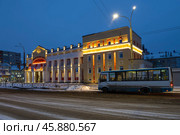 Здание Рыбинского театра кукол январским вечером. Рыбинск, Ярославская область. Редакционное фото, фотограф Виктор Карасев / Фотобанк Лори