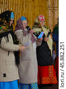 Бабушки в народных костюмах. Редакционное фото, фотограф Егор Кузин / Фотобанк Лори
