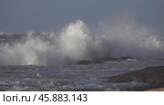 Splashes from ocean big waves slow motion. Стоковое видео, видеограф Михаил Коханчиков / Фотобанк Лори