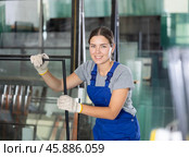 Smiling female technician checking quality of glazed units in workshop. Стоковое фото, фотограф Яков Филимонов / Фотобанк Лори