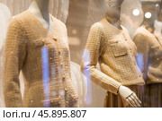 An elegant showcase of an expensive luxury store with stylish mannequins in clothes and evening lighting. The concept of shopping and sales. Стоковое фото, фотограф Photojuli / Фотобанк Лори