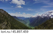 High mountains and valley with road in Switzerland. Стоковое видео, видеограф Михаил Коханчиков / Фотобанк Лори