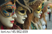 Exploring the Cultural Meaning Behind Venetian Masks in a Close up View of Traditional Artistry and Craftsmanship. Стоковое AI-видео, аниматор Sergey Grishin / Фотобанк Лори