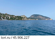 Вид на Гурзуф и гору Аю-Даг с моря, Крым (2023 год). Стоковое фото, фотограф Мария Кылосова / Фотобанк Лори