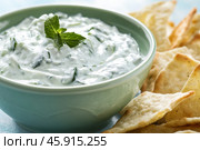 Traditional Greek Tzatziki dip sauce made with cucumber sour cream. Yogurt sauce with dill, lemon juice, olive oil. Served with toasted Za'atar Pita bread. Top view. Tarator, cacik or tartar. Стоковое AI-изображение, AI-художник Марина Демидюк / Фотобанк Лори