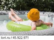 It's a hot day. A cute boy in sunglasses and a panama hat swims on a circle in a foam pool. The concept of summer holidays with children. Стоковое фото, фотограф Photojuli / Фотобанк Лори